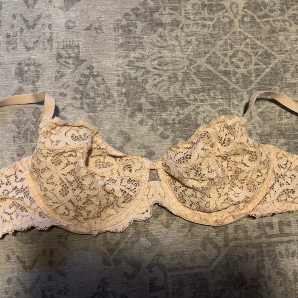 Unlined Victoria’s Secret bra!